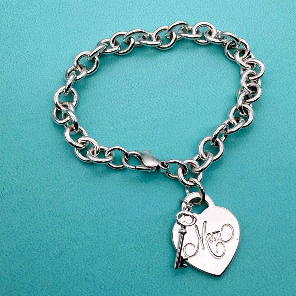 Tiffany & Co 7.75” medium heart mom charm with key charm bracelet - Picture 5 of 11